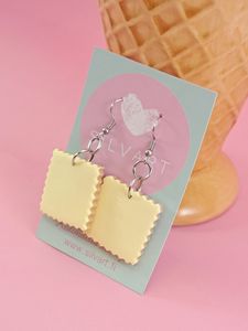 Karnevaalikeksi-korvakorut, vaaleankeltainen 