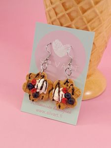 Vohveli-korvakorut, marjoilla