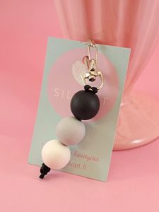 PomPom-reppukoru, mustavalkoinen