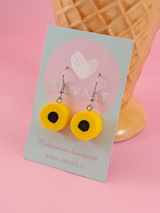 Kookoslakritsi-korvakorut, keltainen