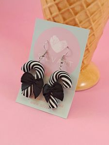 Karkkikeppi-korvakorut, musta