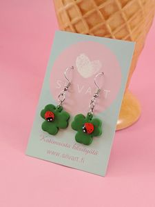 Leppäkerttu-korvakorut