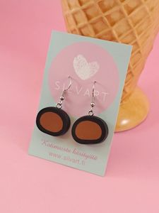 Täytelaku-korvakorut, suklaa